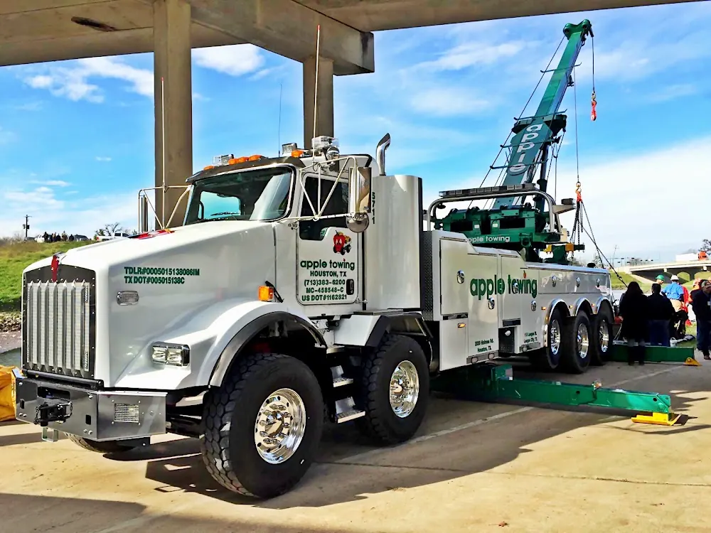 Apple Towing CO in Houston, Texas
