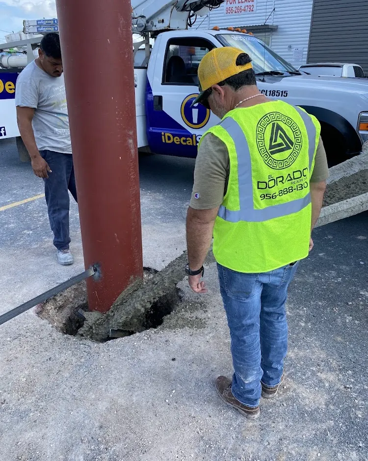 IDecal Electrical Sign Builders in Mission, Texas