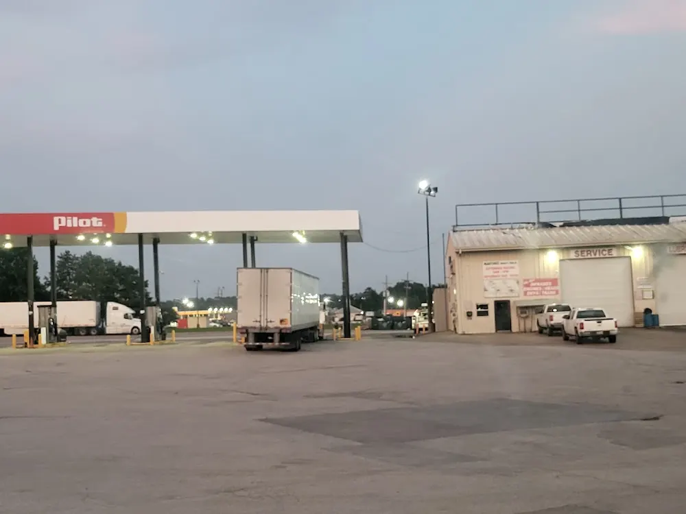 Martinez Heavy Truck Tire & Repair in Huntsville, Texas